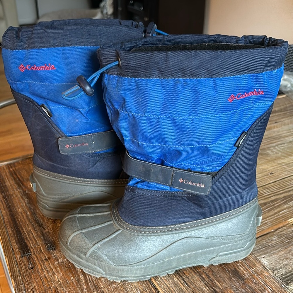 Columbia unisex-child powderbug waterproof snow boots size 6.
